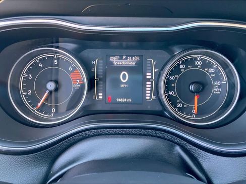 Used 2019 Jeep Cherokee Latitude Plus image 23