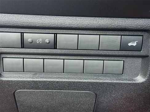 New 2025 Mitsubishi Outlander SE image 10