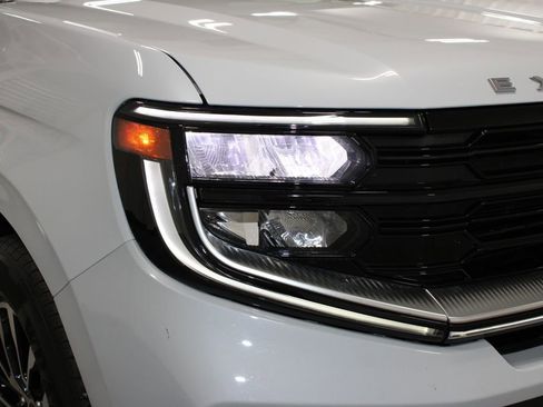 Used 2025 Ford Expedition Platinum image 12