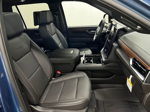 New 2026 GMC Yukon Denali w/ Denali Reserve Package AWD/4WD image 38