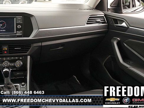 Used 2024 Volkswagen Jetta SE FWD image 31