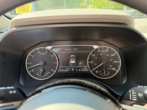 Used 2023 Nissan Rogue SV AWD/4WD image 18