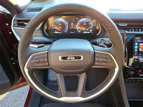 Certified 2024 Jeep Grand Cherokee Altitude image 17