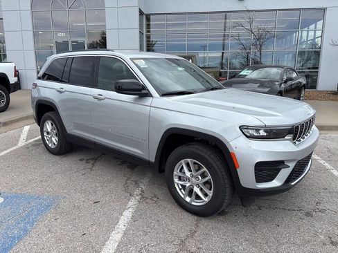 New 2026 Jeep Grand Cherokee Laredo AWD/4WD image 37