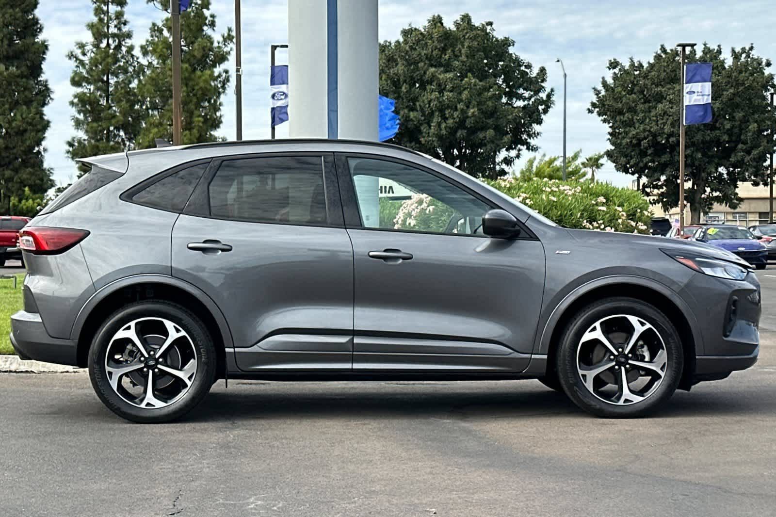 Used 2023 Ford Escape ST-Line Select w/ Tech Pack #2 AWD/4WD image 9