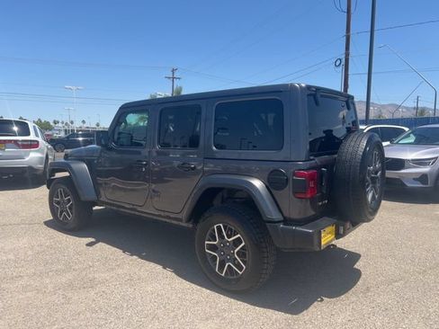 Used 2025 Jeep Wrangler Unlimited Sahara AWD/4WD image 6