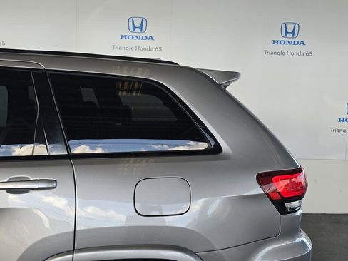 Used 2019 Jeep Grand Cherokee Altitude image 36