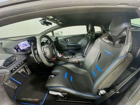 Used 2023 Lamborghini Huracan EVO RWD image 31