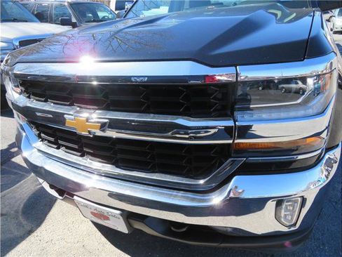 Used 2018 Chevrolet Silverado 1500 LT w/ All Star Edition image 29