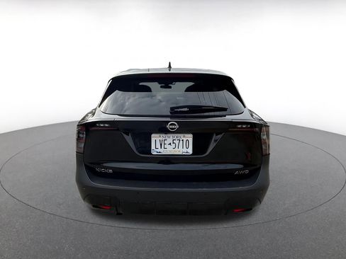 Used 2025 Nissan Kicks SV image 6