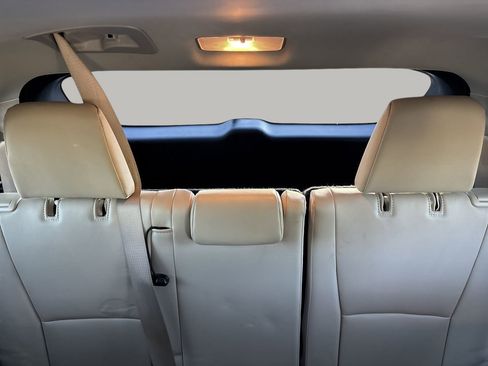 Used 2023 Toyota Highlander XLE image 18