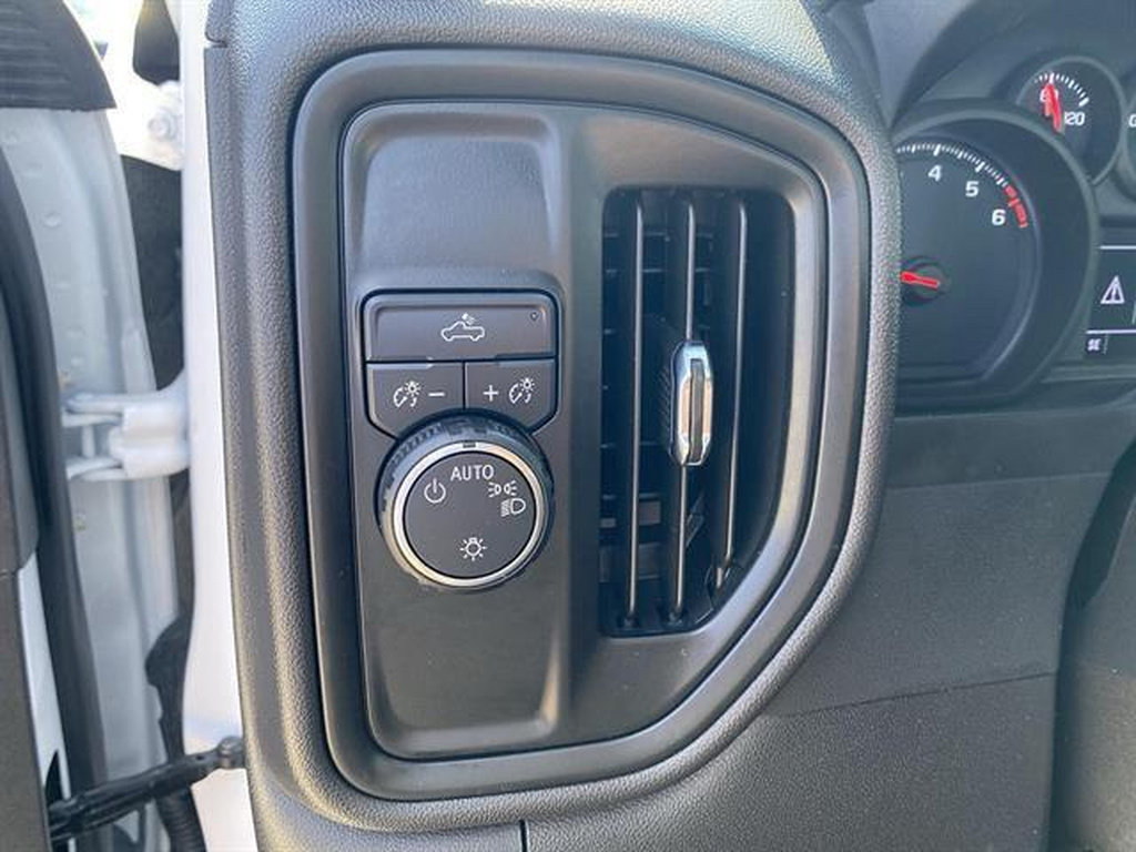 Certified 2025 Chevrolet Silverado 1500 W/T RWD image 40