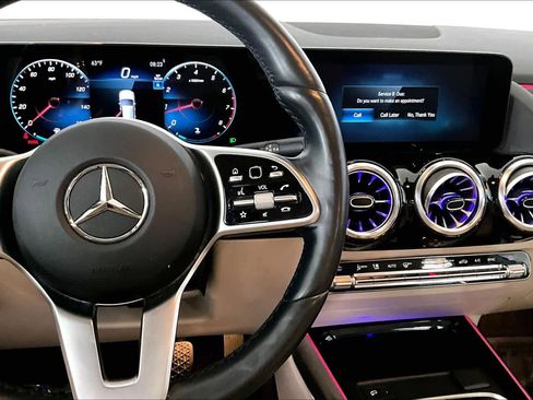 Used 2023 Mercedes-Benz GLA 250 4MATIC w/ Premium Package image 24