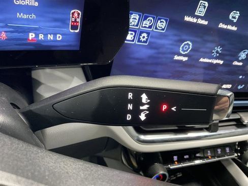 Used 2025 Chevrolet Equinox EV LT image 19