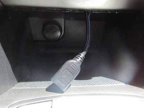 Used 2011 Subaru Outback 2.5i AWD/4WD image 26