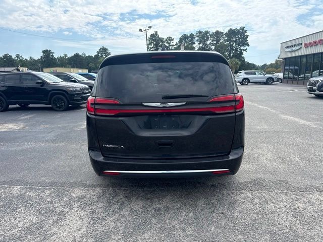 Used 2019 Chrysler Pacifica Limited w/ Tire & Wheel Group FWD image 4