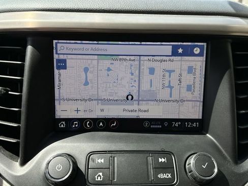 Used 2021 GMC Acadia Denali w/ Denali Technology Package image 26