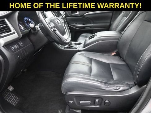 Used 2017 Toyota Highlander SE AWD/4WD image 14