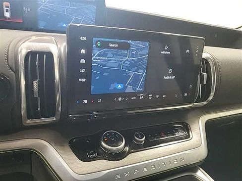 Used 2025 Ford Expedition Platinum w/ Driver's Package AWD/4WD image 16