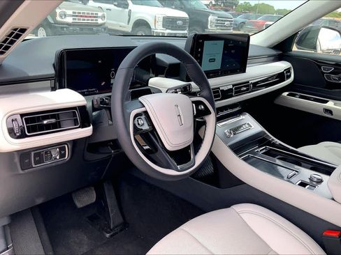 New 2026 Lincoln Aviator 2WD image 8