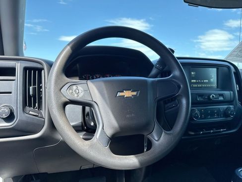 Used 2017 Chevrolet Silverado 1500 Custom w/ Custom Convenience Package RWD image 3
