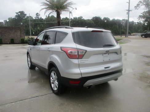 Used 2017 Ford Escape SE w/ SE Leather Comfort Package FWD image 10