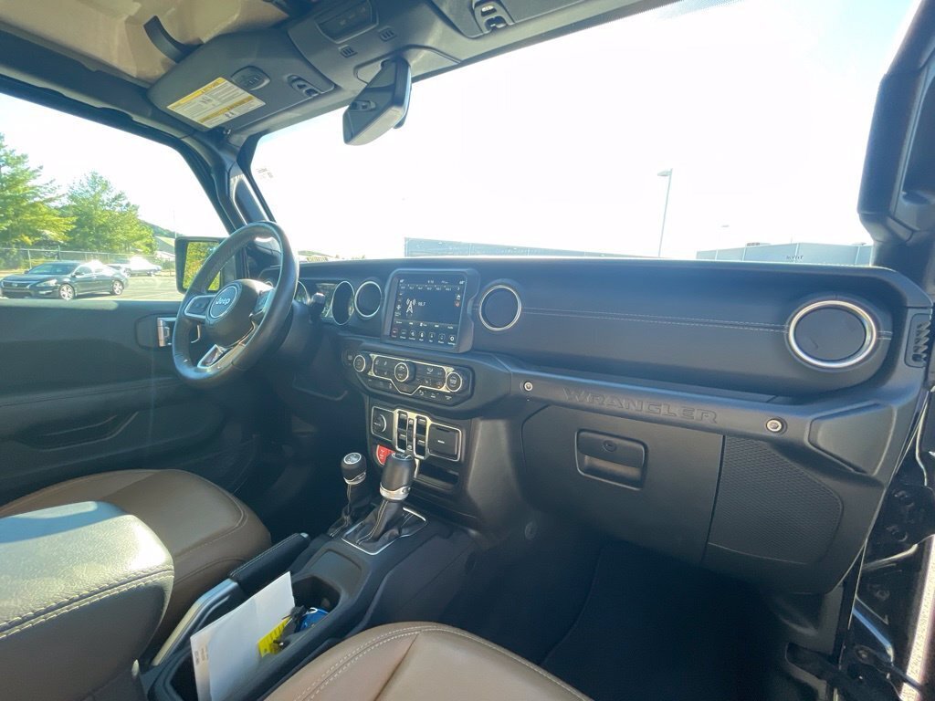 Used 2021 Jeep Wrangler Unlimited Rubicon 4xe w/ Dual Top Group AWD/4WD image 9