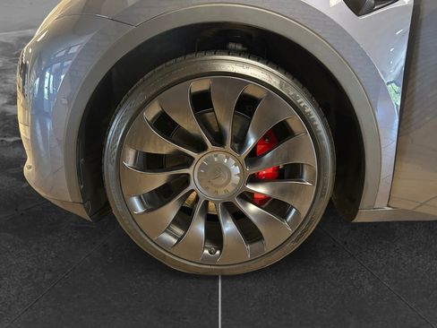 Used 2022 Tesla Model Y Performance AWD/4WD image 13