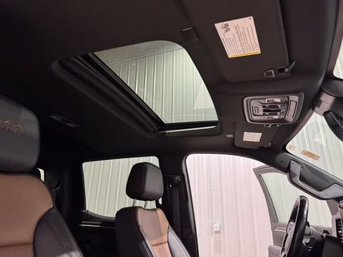 Used 2025 Chevrolet Silverado 1500 High Country AWD/4WD image 25