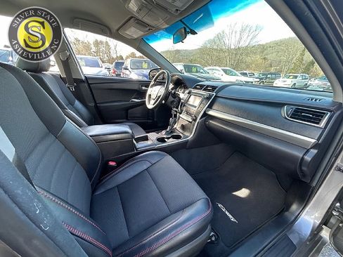 Used 2016 Toyota Camry SE image 15