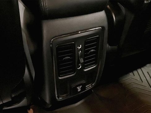 Used 2022 Jeep Grand Cherokee Laredo X image 11