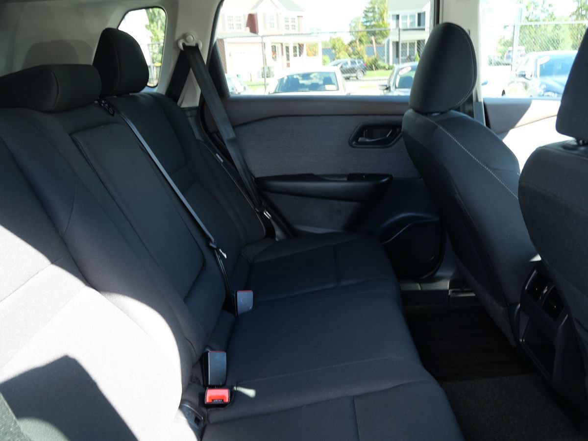 Used 2023 Nissan Rogue S AWD/4WD image 28
