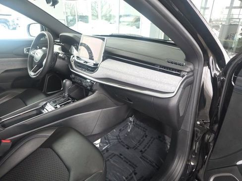 Used 2023 Jeep Compass Latitude image 9