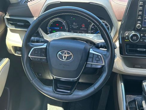 Used 2021 Toyota Highlander Limited FWD image 45