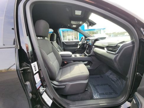 Used 2025 GMC Acadia Elevation image 13