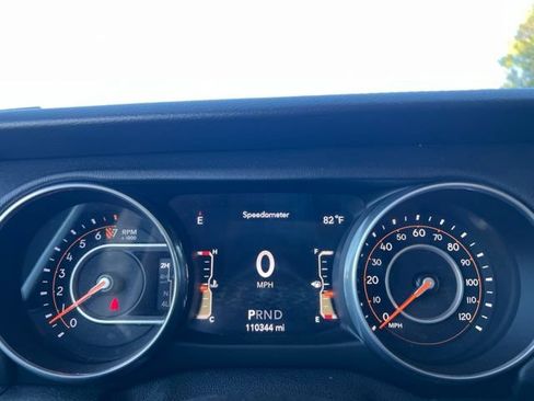 Used 2018 Jeep Wrangler Unlimited Sahara AWD/4WD image 17