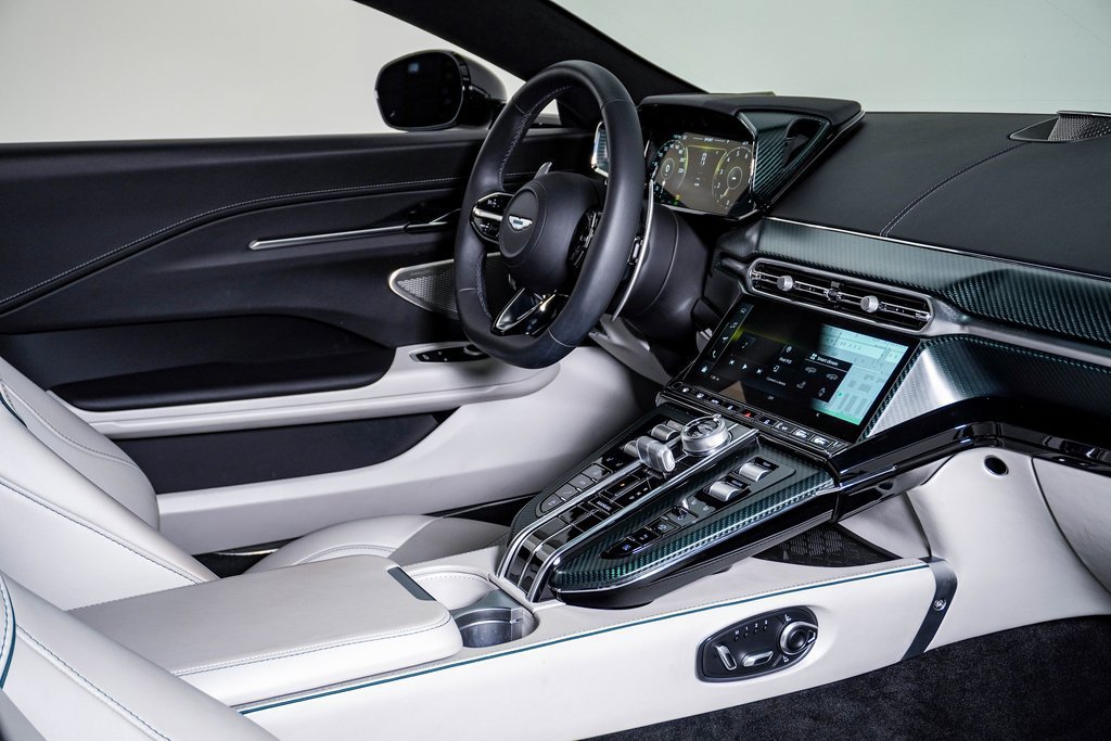 Used 2026 Aston Martin V8 Vantage Roadster RWD image 17