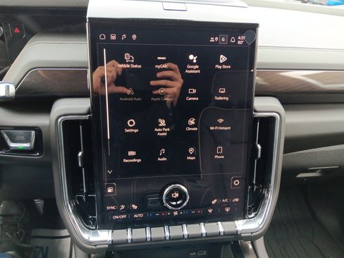 New 2026 GMC Yukon Elevation image 10