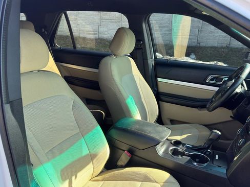 Used 2016 Ford Explorer XLT image 35