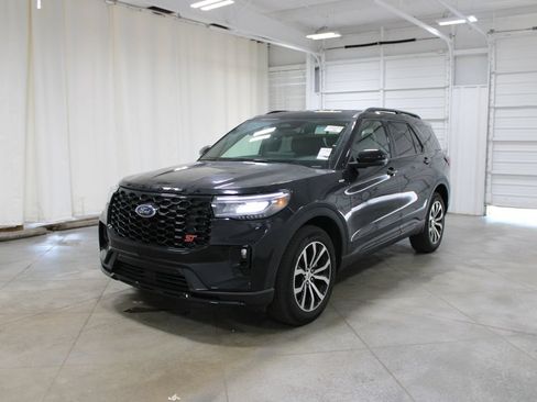 Used 2025 Ford Explorer ST-Line AWD/4WD image 4