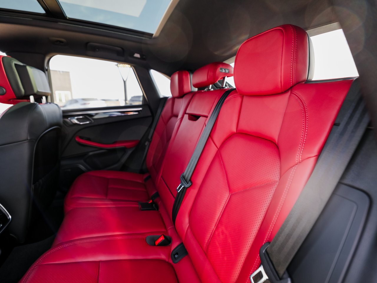 Certified 2026 Porsche Macan AWD/4WD image 24