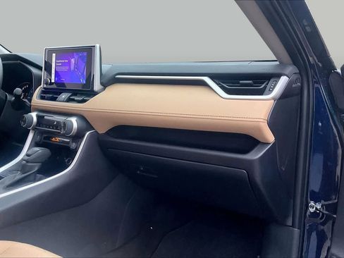 Used 2025 Toyota RAV4 XLE FWD image 18