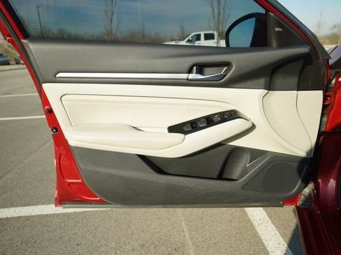 Used 2023 Nissan Altima 2.5 SL image 14