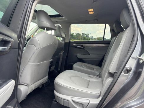 Used 2023 Toyota Highlander Limited AWD/4WD image 11