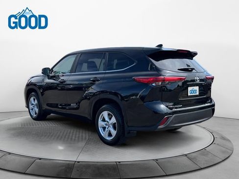 Used 2023 Toyota Highlander LE image 3