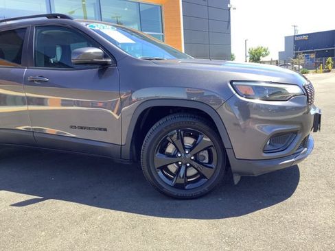 Used 2020 Jeep Cherokee Latitude Plus FWD image 3