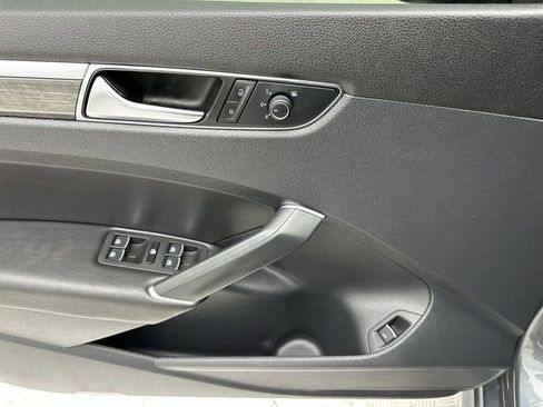 Used 2017 Volkswagen Passat 1.8T SE image 13