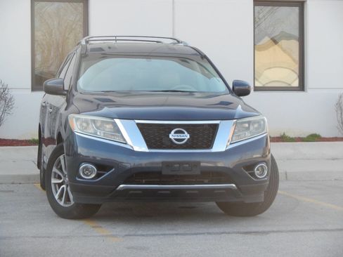 Used 2014 Nissan Pathfinder SL w/ SL Tech Package FWD image 7