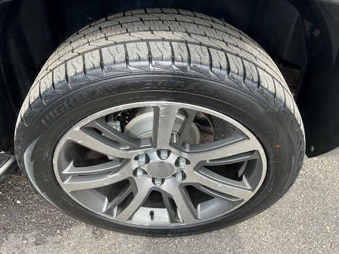 Used 2010 Cadillac Escalade ESV Luxury image 25