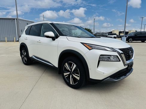Used 2023 Nissan Rogue SL w/ SL Premium Package AWD/4WD image 2